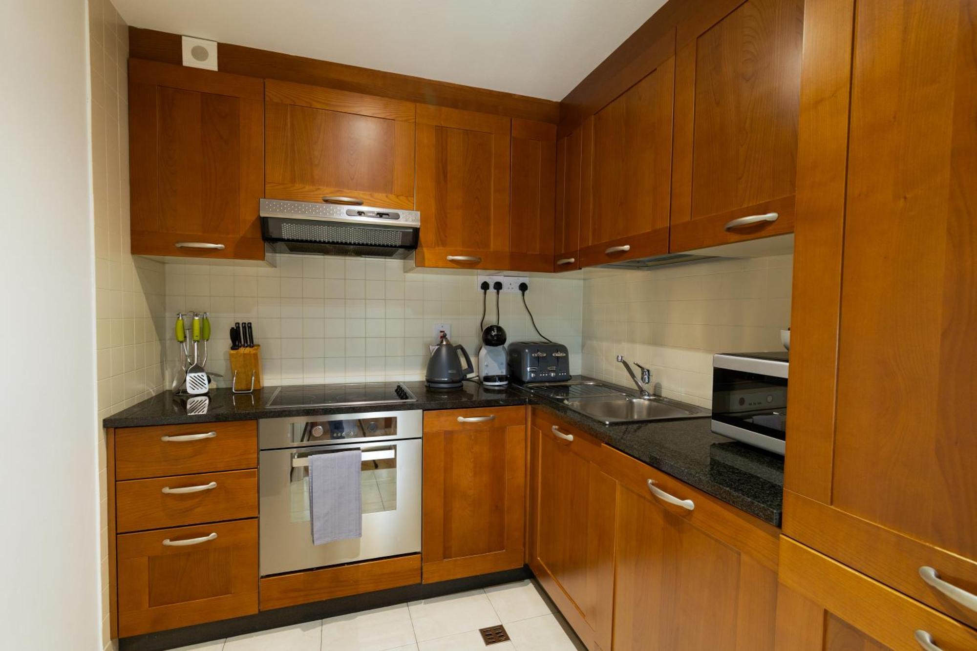 Geata Na Cathrach - Galway Lakeside Apartments Exterior photo